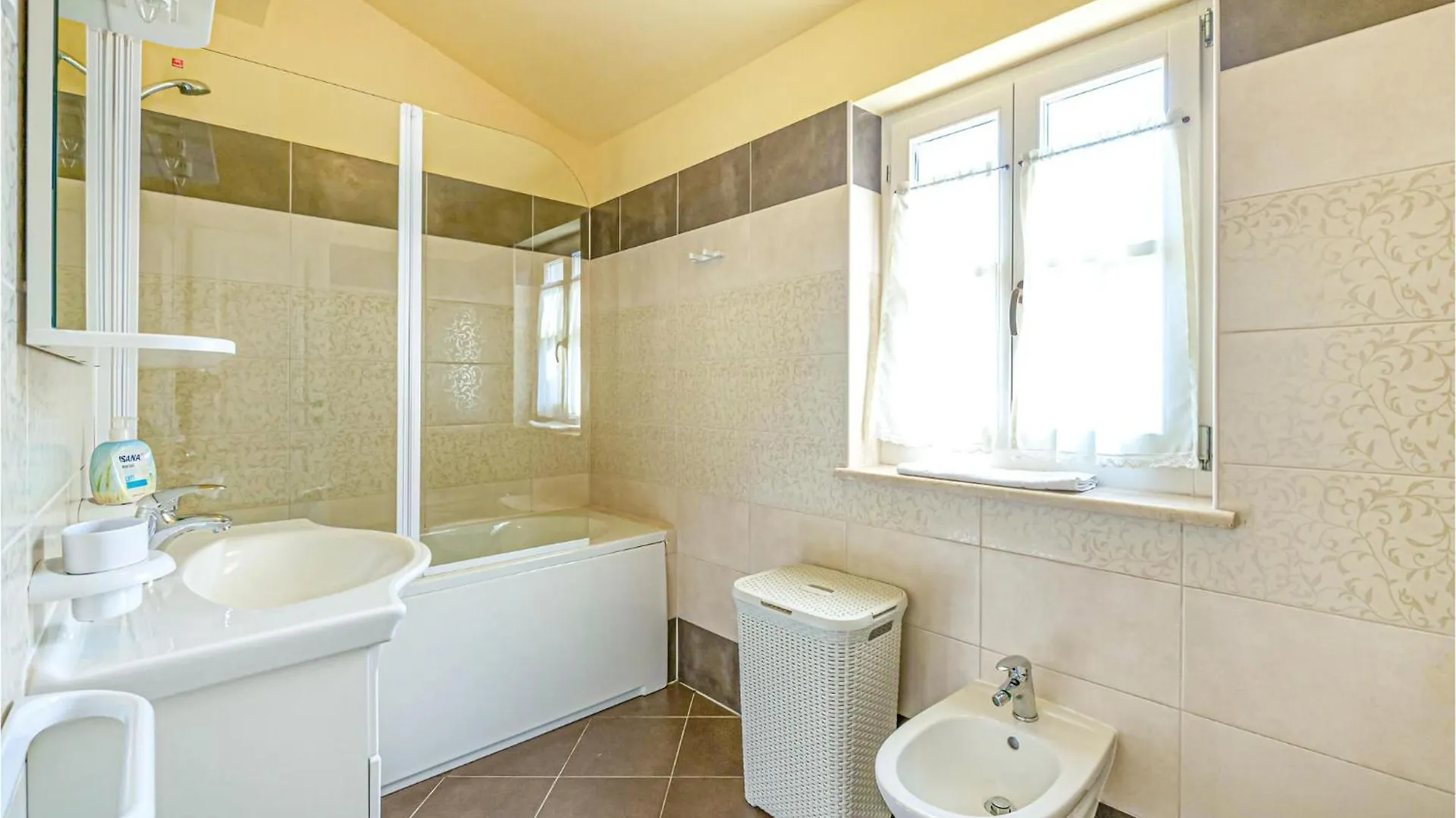 Awesome Home In Pula With Wifi Valtura
